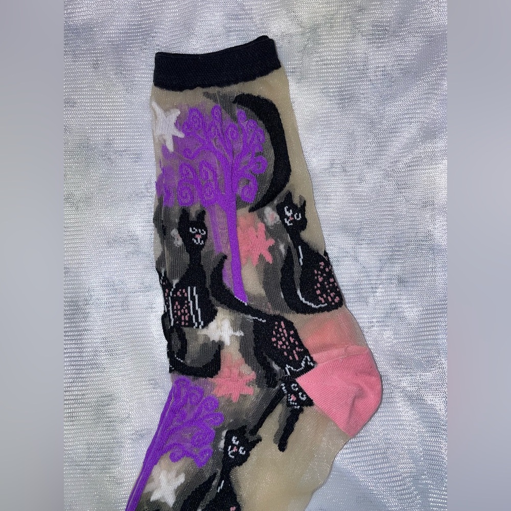 Sheer Patterned Ankle Socks - Floral & Cat Motifs - Picture 3 of 3